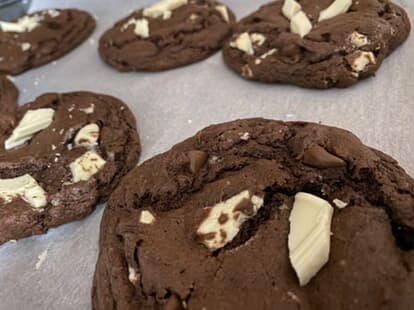 Chocolate White Crunch Cookie
